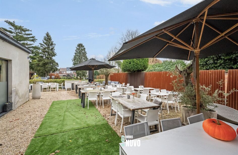 Immeuble commercial avec habitation à vendre à LEDE