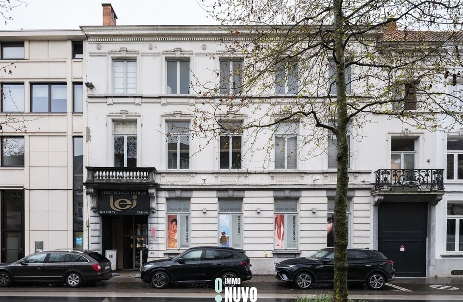 Exclusief handelspand met woonst te koop in AALST
