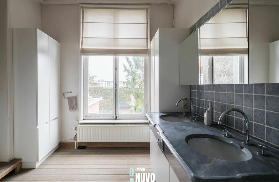 Exclusief handelspand met woonst te koop in AALST
