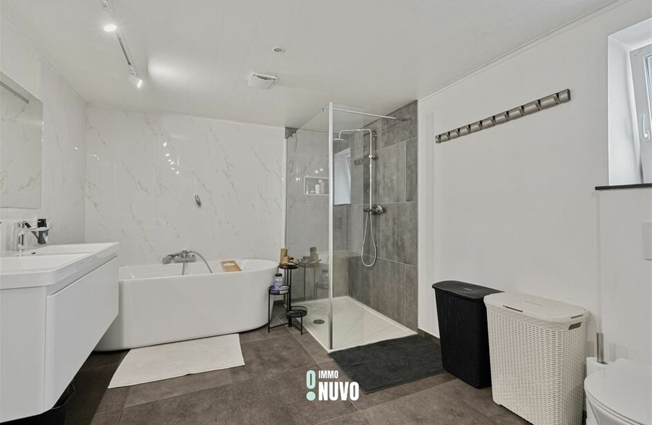 Handelspand met woonst te koop in AALST