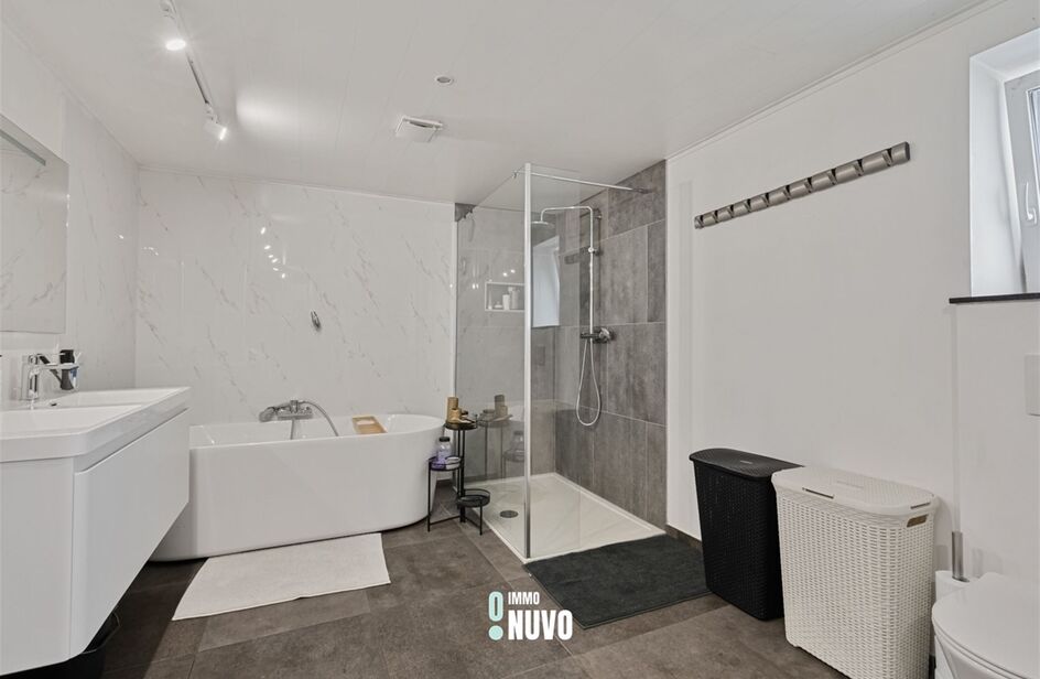 Immeuble commercial avec habitation &agrave; vendre &agrave; AALST