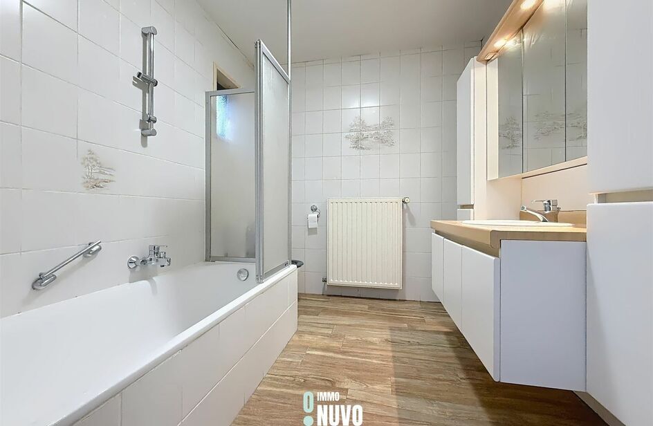 Immeuble commercial avec habitation &agrave; vendre &agrave; AALST